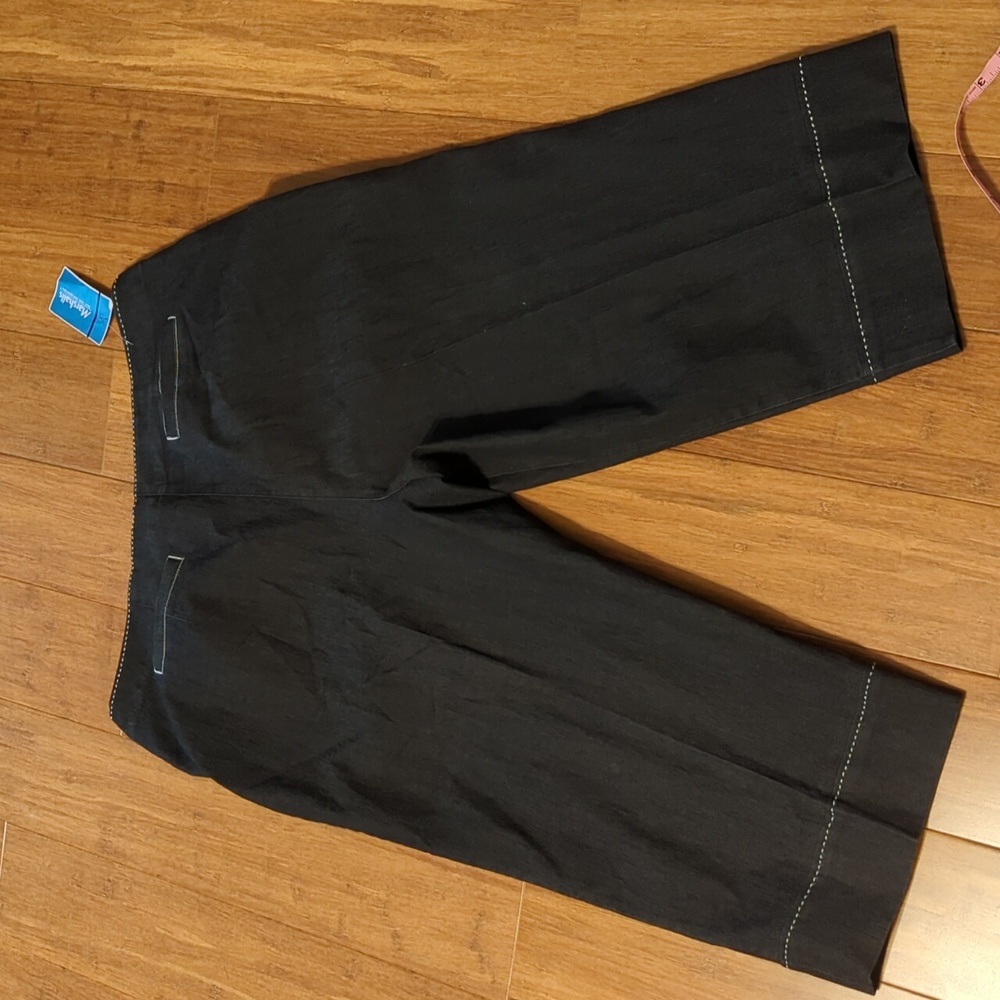Larry Levine Woman Black Capri Pants with Decorative Stitching - Picture 8 of 10